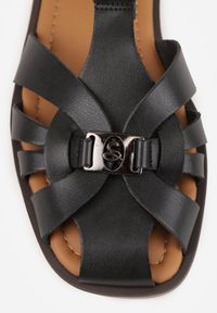 Born2be - Czarne Sandały VICES z Przeplatanymi Paskami i Elegancką Aplikacją Peticea. Okazja: na co dzień. Zapięcie: pasek. Kolor: czarny. Materiał: jeans. Wzór: aplikacja. Sezon: lato. Styl: elegancki #8