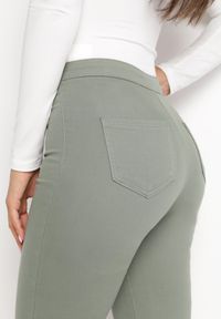 Born2be - Zielone Spodnie Skinny Biscova. Kolor: zielony. Styl: elegancki