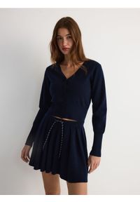 Reserved - Spódnica mini z zakładkami - granatowy. Kolor: niebieski. Materiał: dzianina, wełna #1