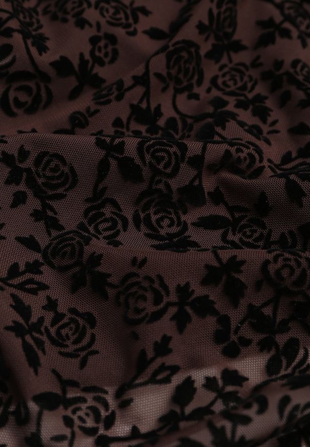 Born2be - Brązowa Dopasowana Sukienka Koktajlowa z Wiskozą z Welurowym Wzorem Kwiatów Alerre. Okazja: na co dzień. Kolor: brązowy. Materiał: wiskoza, welur. Długość rękawa: na ramiączkach. Wzór: kwiaty. Styl: wizytowy