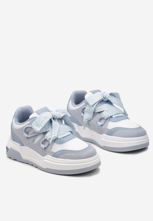 Renee - Niebiesko-Białe Sneakersy na Grubej Podeszwie z Ozdobnymi Sznurówkami Zeldema. Okazja: na co dzień. Zapięcie: sznurówki. Kolor: niebieski. Materiał: jeans