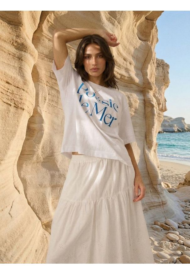 Sinsay - Bawełniana koszulka z haftowanym napisem Poesie de Mer - biały. Kolor: biały. Materiał: bawełna. Wzór: haft, napisy