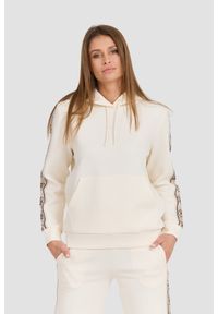Guess - GUESS Beżowa damska bluza Carla Hooded, Rozmiar M. Kolor: beżowy. Materiał: materiał, poliester, bawełna