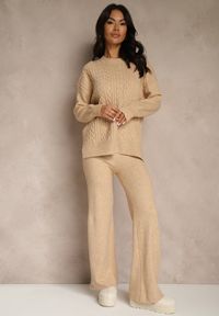 Renee - Beżowy Dzianinowy Komplet z Wełną w Warkoczowy Splot Spodnie i Sweter Reinette. Kolor: beżowy. Materiał: dzianina, wełna. Wzór: ze splotem #4
