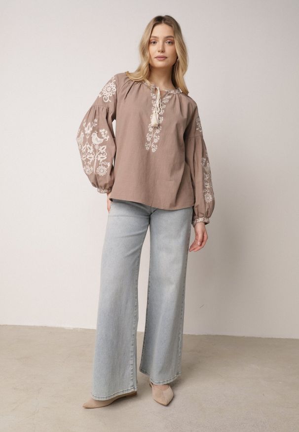 Born2be - Beżowa Bawełniana Bluzka Boho z Ozdobnym Haftem i Sznurkiem z Frędzlami Lamegenia. Okazja: do pracy, na co dzień, na spotkanie biznesowe. Kolor: beżowy. Materiał: bawełna. Wzór: haft. Styl: boho