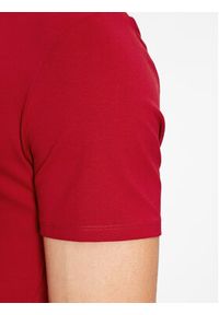 Guess T-Shirt M2YI24 J1314 Czerwony Slim Fit. Kolor: czerwony. Materiał: bawełna