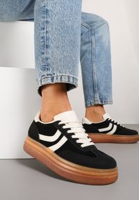 Renee - Czarne Sneakersy Typu Kultowe Tenisówki na Niskiej Platformie Olritia. Okazja: na co dzień. Kolor: czarny. Materiał: jeans. Szerokość cholewki: normalna. Wzór: aplikacja. Obcas: na platformie #4