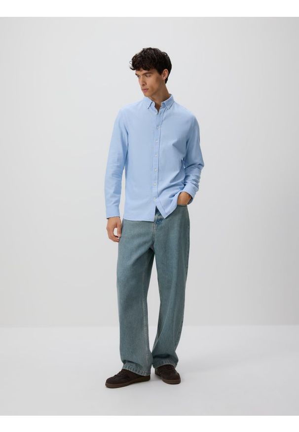 Reserved - Bawełniana koszula slim fit - jasnoniebieski. Kolor: niebieski. Materiał: bawełna