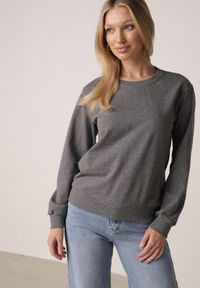 Born2be - Ciemnoszara Bluza z Bawełną Ozdobiona Ściągaczami Hilani. Okazja: na spacer, na co dzień. Kolor: szary. Materiał: bawełna. Wzór: aplikacja. Styl: casual, elegancki, klasyczny #1