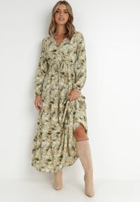 Born2be - Zielona Sukienka Kopertowa Maxi Jiss. Okazja: na randkę. Kolor: zielony. Materiał: tkanina, materiał. Długość rękawa: długi rękaw. Wzór: aplikacja. Typ sukienki: kopertowe. Styl: boho, retro. Długość: maxi