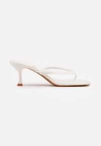 Renee - Białe Minimalistyczne Klapki Japonki na Kaczuszce Saphohsa. Okazja: na co dzień. Kolor: biały. Materiał: skóra. Sezon: lato. Obcas: na szpilce. Styl: casual, elegancki. Wysokość obcasa: średni #3