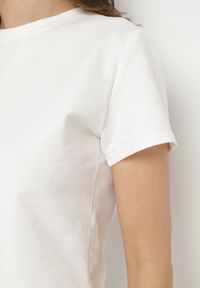 Born2be - Biały T-shirt z Bawełny o Krótkim Kroju Galarina. Okazja: na co dzień. Kolor: biały. Materiał: bawełna. Długość: krótkie. Styl: klasyczny, elegancki, casual #5