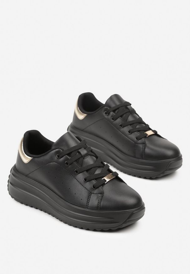 Born2be - Czarne Sneakersy na Grubej Tłoczonej Podeszwie z Perforacją Anorriva. Okazja: na co dzień. Kolor: czarny