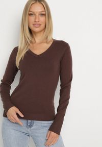 Born2be - Brązowy Sweter z Wiskozą i Dekoltem w Serek Olisela. Okazja: na co dzień. Typ kołnierza: dekolt w serek. Kolor: brązowy. Materiał: wiskoza. Styl: casual, elegancki #4