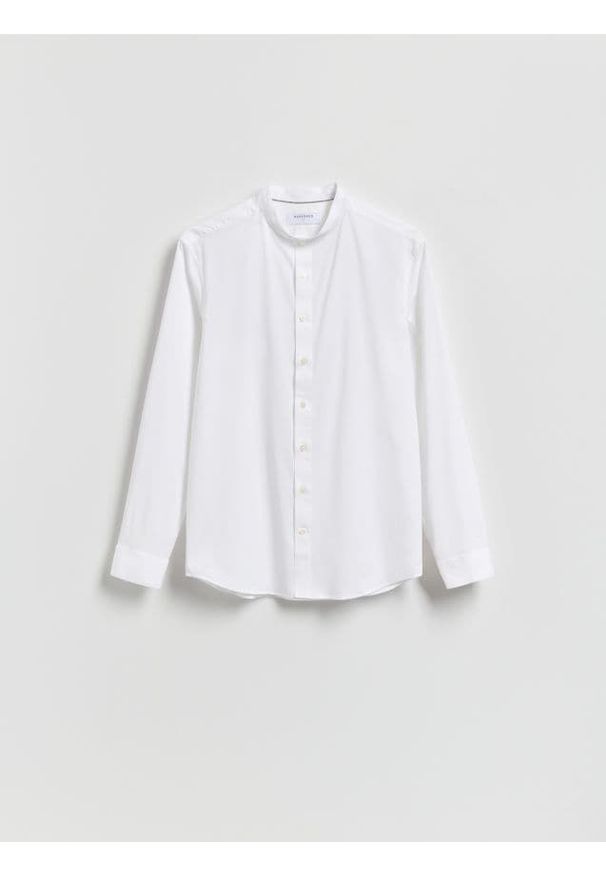 Reserved - Koszula slim fit ze stójką - biały. Typ kołnierza: kołnierzyk stójkowy. Kolor: biały. Materiał: tkanina, włókno