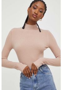 Answear Lab sweter damski kolor beżowy lekki z półgolfem. Kolor: beżowy. Długość rękawa: długi rękaw. Długość: długie. Styl: wakacyjny #1