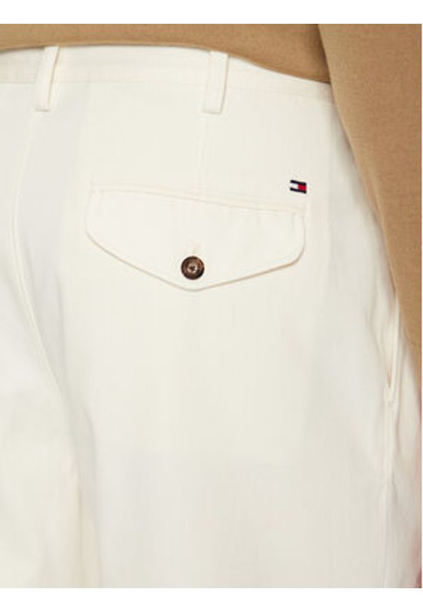 TOMMY HILFIGER - Tommy Hilfiger Chinosy MW0MW37733 Biały Regular Fit. Kolor: biały. Materiał: bawełna