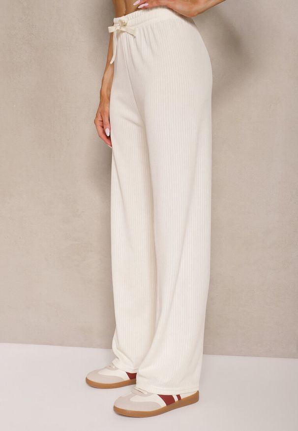 Renee - Jasnobeżowe Spodnie o Szerokim Kroju High Waist Savianne. Okazja: na co dzień. Stan: podwyższony. Kolor: beżowy. Sezon: wiosna. Styl: casual