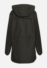 Born2be - Ciemnozielona Kurtka Wiatrówka o Wydłużonym Fasonie z Kapturem Axerinta. Typ kołnierza: kaptur. Kolor: zielony. Styl: klasyczny #5