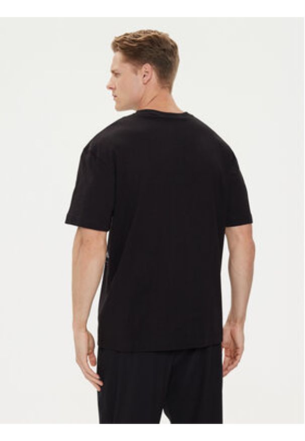 Calvin Klein T-Shirt Off Placement K10K113102 Czarny Regular Fit. Kolor: czarny. Materiał: bawełna
