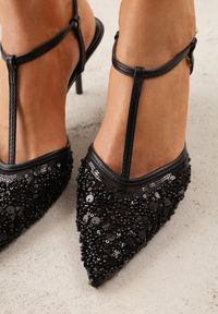 Renee - Czarne Eleganckie Szpilki na Szpilce z Siateczkowym Noskiem z Koralikami Riosira. Zapięcie: pasek. Kolor: czarny. Obcas: na szpilce. Styl: elegancki #6