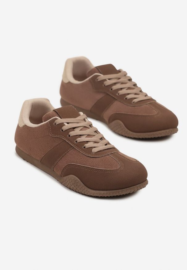Born2be - Brązowe Sneakersy z Ozdobnym Paskiem Naliovela. Okazja: na co dzień. Zapięcie: pasek. Kolor: brązowy. Materiał: jeans