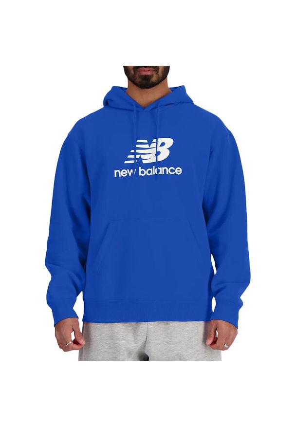 Bluza New Balance MT41501BUL - niebieska. Okazja: na co dzień. Kolor: niebieski. Materiał: dresówka, bawełna, tkanina, poliester. Wzór: aplikacja. Styl: klasyczny, casual
