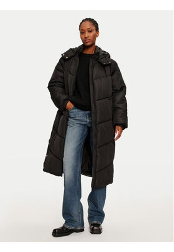 Noisy may - Noisy May Kurtka zimowa Flora 27030502 Czarny Regular Fit. Kolor: czarny. Materiał: syntetyk. Sezon: zima