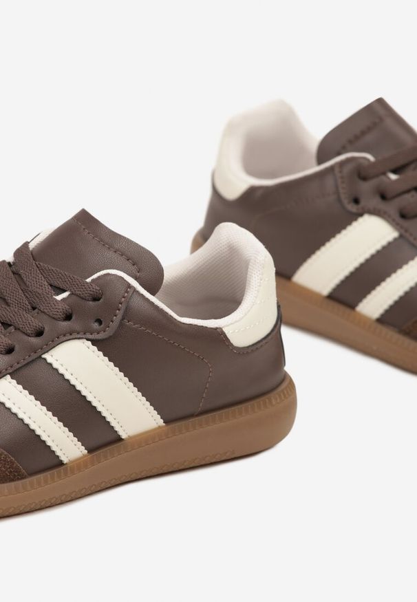 Renee - Brązowe Casualowe Sneakersy na Płaskiej Podeszwie z Paskami Jereria. Okazja: na co dzień. Zapięcie: pasek. Kolor: brązowy. Materiał: jeans. Obcas: na płaskiej podeszwie