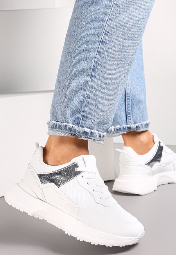 Renee - Białe Sznurowane Sneakersy z Dekoracyjnymi Wstawkami Ialul. Kolor: biały. Sport: turystyka piesza