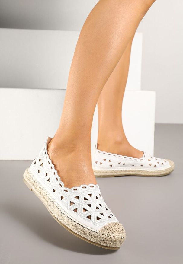 Renee - Białe Ażurowe Espadryle Ozdobione Plecionką Meranovia. Okazja: na co dzień. Kolor: biały. Wzór: ażurowy, aplikacja. Sezon: lato. Styl: casual