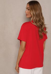 Renee - Czerwony T-shirt z Bawełny z Dekoltem w Serek Tanirea. Typ kołnierza: dekolt w serek. Kolor: czerwony. Materiał: bawełna. Sezon: lato #3