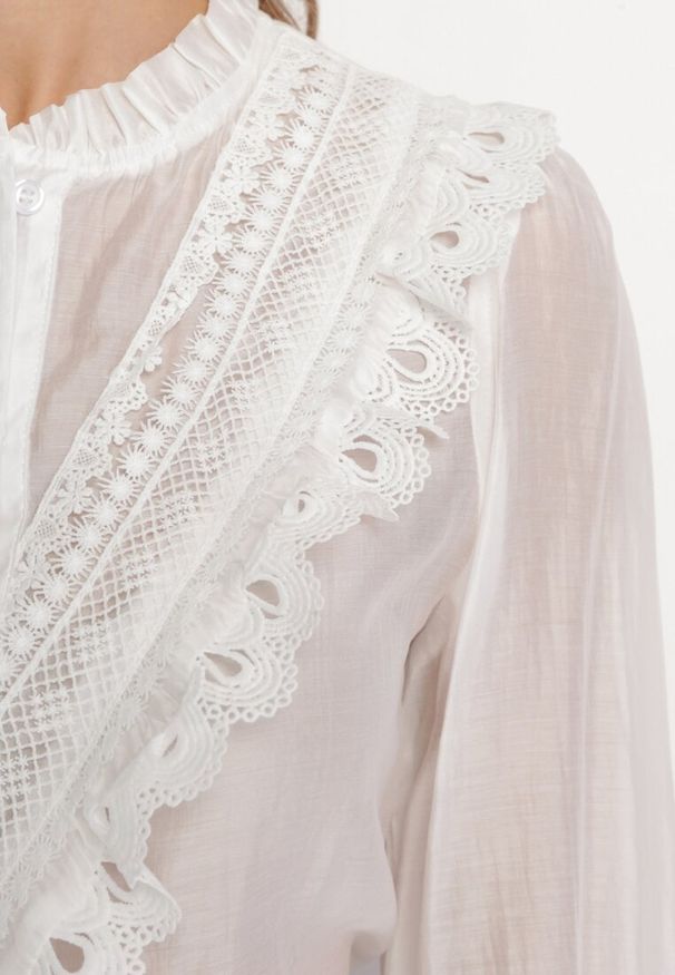 Born2be - Biała Koszula z Koronką Walaa. Kolor: biały. Materiał: koronka. Wzór: koronka