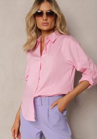 Renee - Różowa Klasyczna Koszula z Długimi Rękawami z Możliwością Podwinięcia Brennadia. Kolor: różowy. Materiał: materiał. Długość rękawa: długi rękaw. Długość: długie. Wzór: gładki. Styl: klasyczny #1