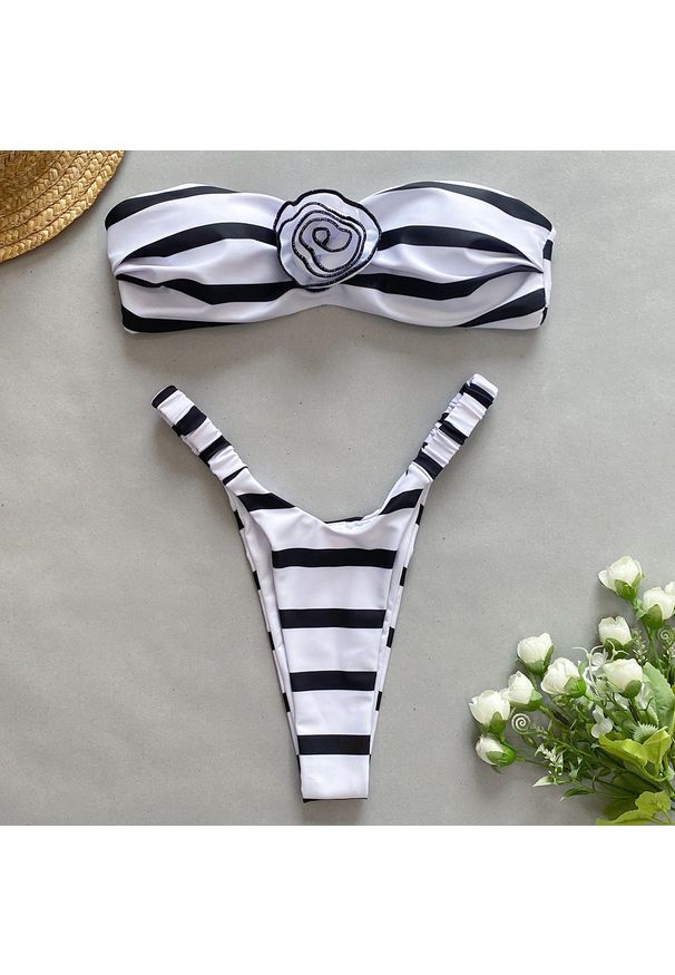 Intica - Strój kąpielowy bez ramiączek z wycięciami na plażę Alfeu. Kolor: wielokolorowy. Materiał: materiał