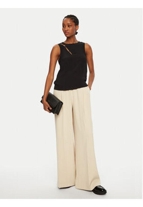 Patrizia Pepe Bluzka 8C0760/A8I1-K103 Czarny Regular Fit. Kolor: czarny. Materiał: wiskoza