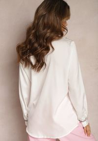 Renee - Biała Elegancka Koszula z Długim Rękawem z Błyszczącymi Ćwiekami i Cyrkoniami Ednasia. Okazja: na co dzień. Kolor: biały. Długość rękawa: długi rękaw. Długość: długie. Wzór: aplikacja. Styl: elegancki