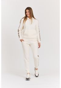 Guess - GUESS Beżowa damska bluza Carla Hooded, Rozmiar M. Kolor: beżowy. Materiał: bawełna, poliester, materiał