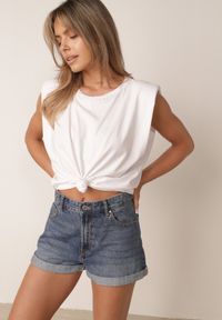 Born2be - Biały Bawełniany Top Oversize Bez Rękawów z Wiązaniem i Poduszkami w Ramionach Apixie. Okazja: na co dzień. Kolor: biały. Materiał: bawełna. Długość rękawa: bez rękawów. Styl: casual, elegancki #1
