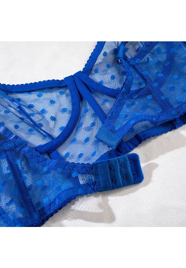 Intica - Komplet bielizny z topem na ramiączkach z delikatnym wzorem Angie. Kolor: beżowy. Materiał: materiał