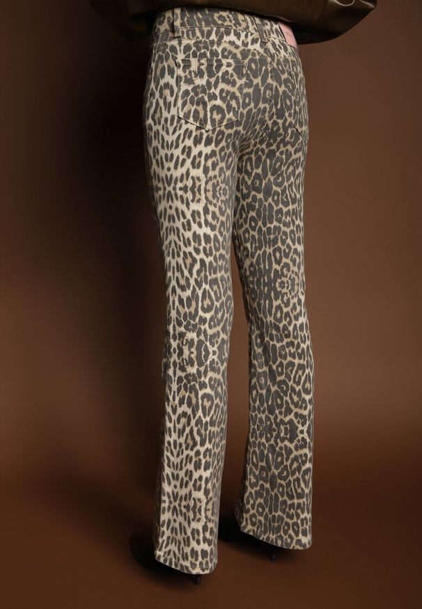 Renee - Panterkowe Jeansy Typu Dzwony z Bawełny High Waist Soparae. Okazja: na co dzień. Stan: podwyższony. Wzór: motyw zwierzęcy. Styl: casual