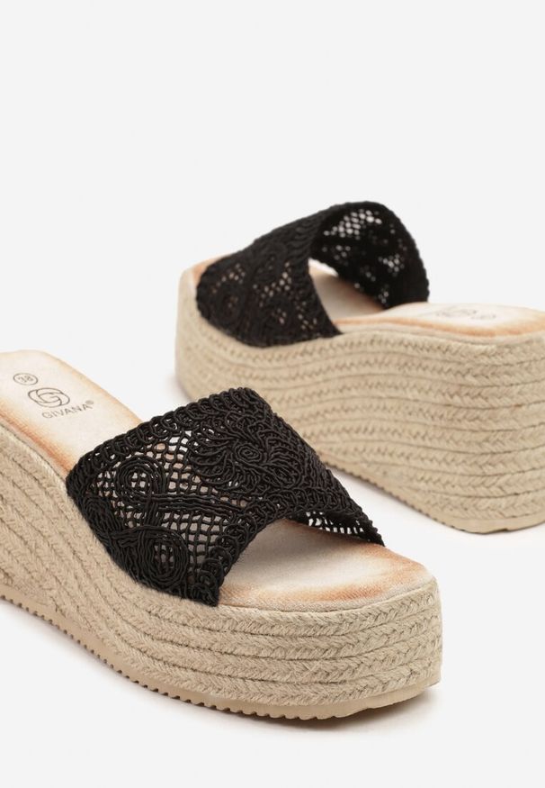 Renee - Czarne Klapki na Koturnie z Plecionką Koriva. Okazja: na co dzień, na spacer, na randkę. Kolor: czarny. Sezon: lato. Obcas: na koturnie. Styl: elegancki, casual