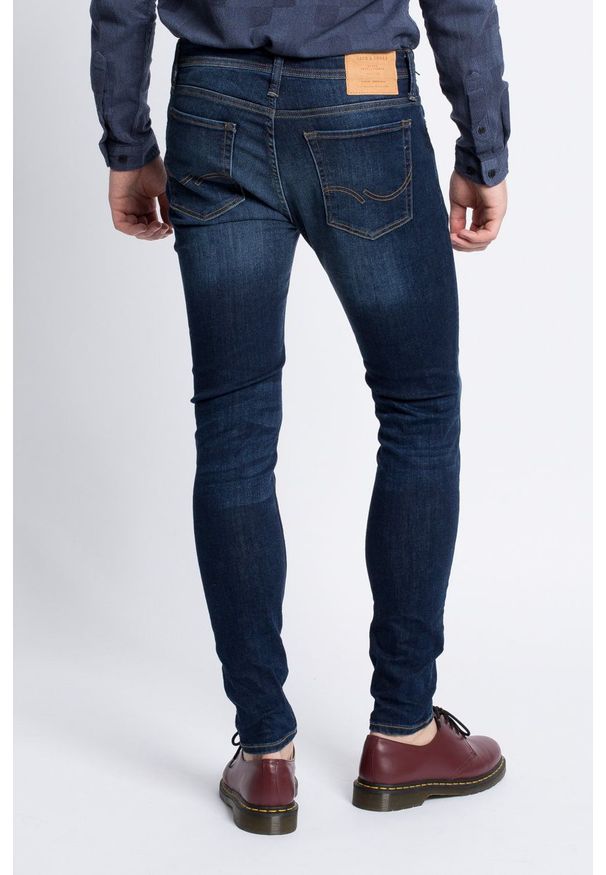 Jack & Jones - Jeansy Jiliam. Kolor: niebieski. Wzór: aplikacja