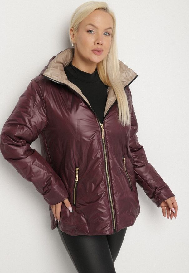 Born2be - Fioletowa Pikowana Kurtka o Prostym Kroju z Kapturem ze Ściągaczami Falesaa. Okazja: na co dzień. Typ kołnierza: kaptur. Kolekcja: plus size. Kolor: fioletowy. Materiał: jeans. Styl: casual, elegancki