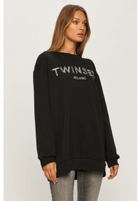 TwinSet - Twinset - Bluza. Typ kołnierza: bez kaptura. Kolor: czarny. Materiał: bawełna, materiał, dzianina, elastan, poliester. Wzór: aplikacja, haft #1