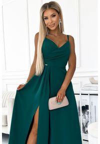 Numoco - Maxi Sukienka na Ramiączkach z Kopertowym Dekoltem - Zielona. Kolor: zielony. Materiał: elastan, poliester. Długość rękawa: na ramiączkach. Typ sukienki: kopertowe. Długość: maxi