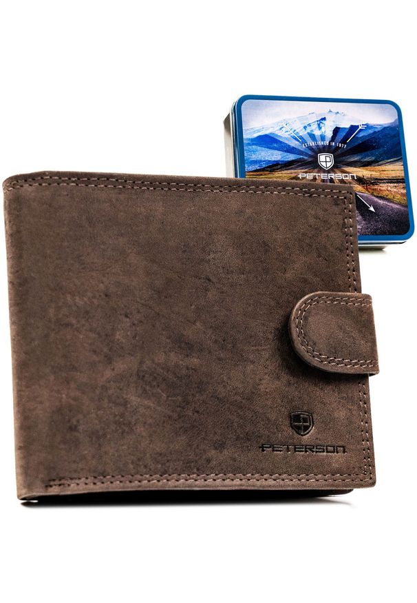 Poziomy portfel męski ze skóry naturalnej w brązowym kolorze zamykany na zatrzask, w zestawie z brelokiem - Peterson. Kolor: brązowy. Materiał: skóra