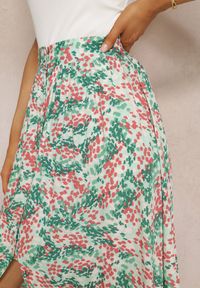 Renee - Zielona Rozkloszowana Spódnica Maxi z Gumką w Talii z Wiskozy w Kwiaty Scottia. Kolor: zielony. Materiał: wiskoza. Wzór: kwiaty #2