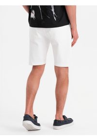 Ombre Clothing - Męskie denimowe szorty o klasycznym kroju – białe V1 OM-SRDS-0171 - XXL. Kolor: biały. Materiał: bawełna, jeans, skóra, elastan. Wzór: aplikacja. Sezon: lato. Styl: klasyczny #4