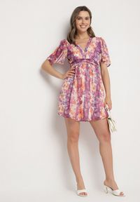 Born2be - Fioletowa Sukienka w Kwiatowy Wzór Rinovea. Okazja: na co dzień, na spacer. Kolor: fioletowy. Wzór: kwiaty. Sezon: lato. Styl: casual, elegancki #6